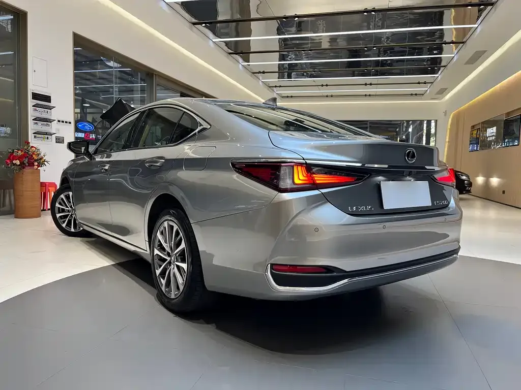 Lexus ES — фото 5