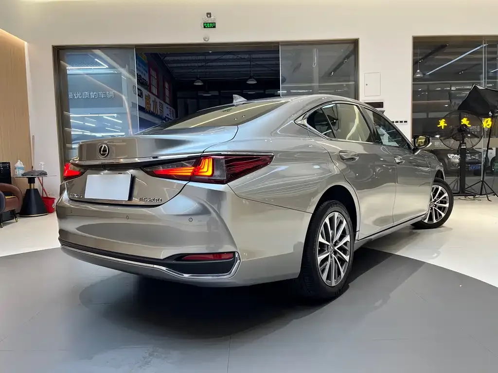 Lexus ES — фото 4