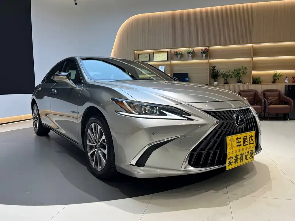 Lexus ES — фото 10