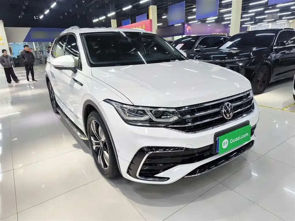 Volkswagen Tiguan L — фото 8