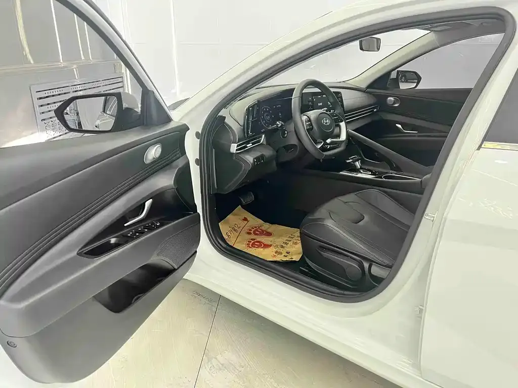 Hyundai Elantra 2023 из CN, фото 4