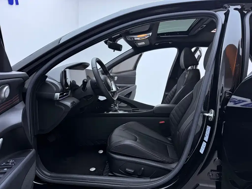 Hyundai Elantra 2022 из CN, фото 3