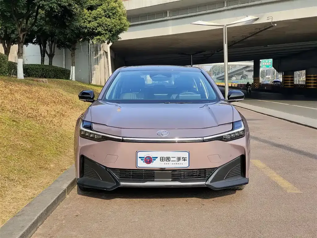 Toyota bZ3 2023 из CN, фото 7