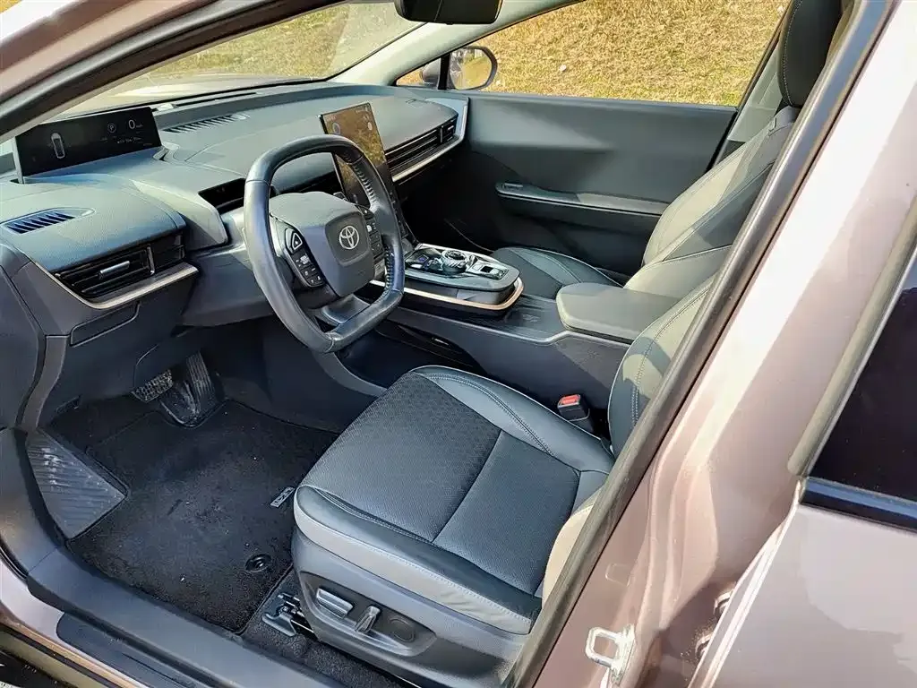 Toyota bZ3 2023 из CN, фото 2