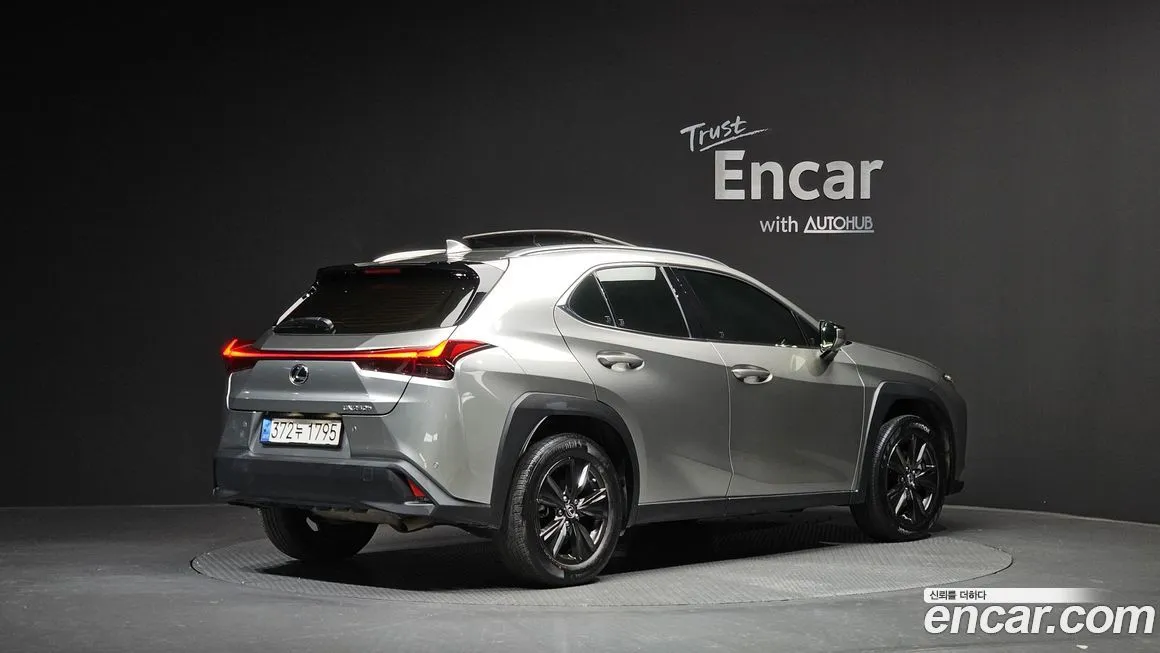 Lexus UX — фото 2