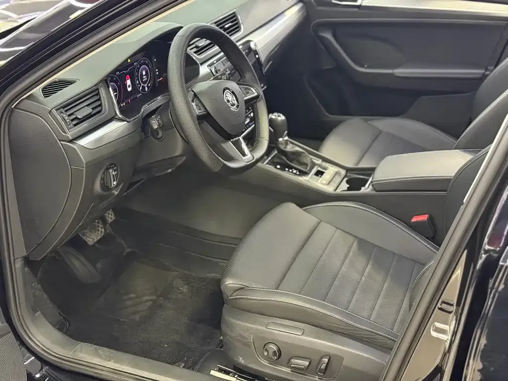 Skoda Superb 2025 из CN, фото 10