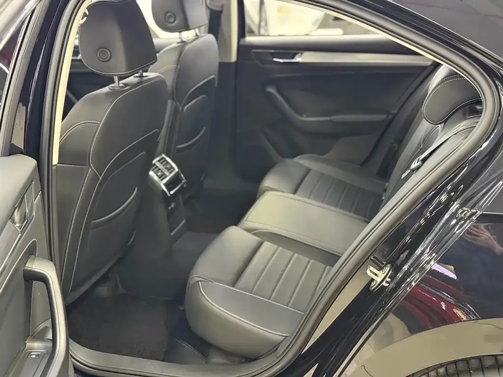 Skoda Superb 2025 из CN, фото 5