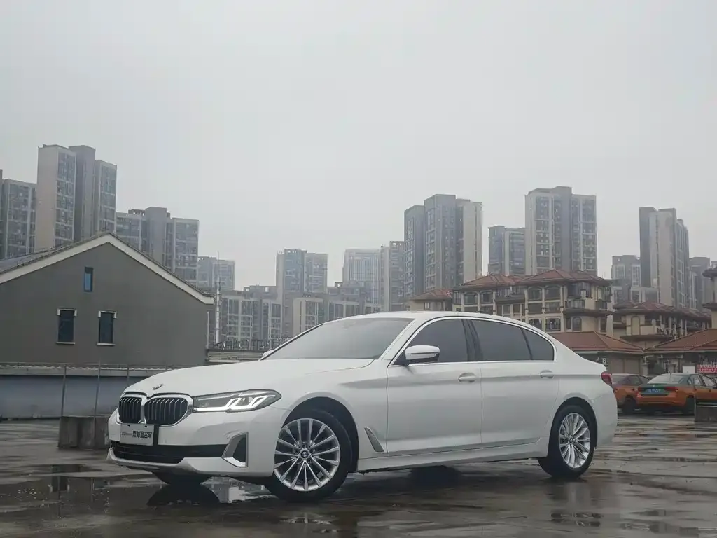 BMW 5 Series — фото 1