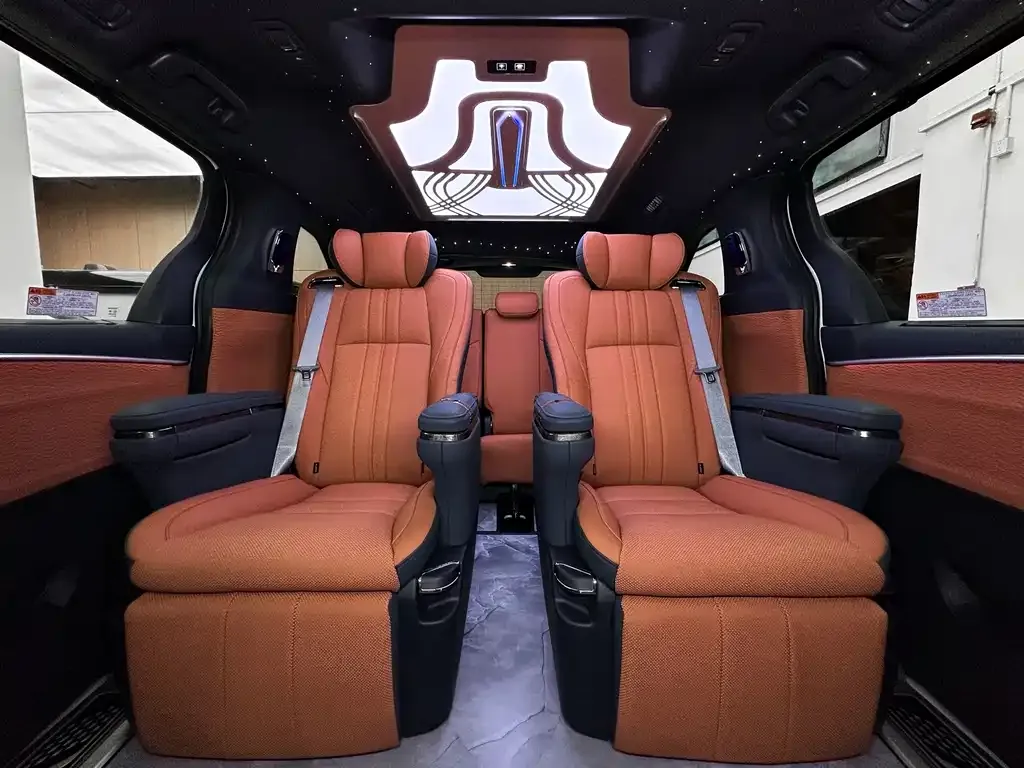 Toyota Granvia 2024 из CN, фото 2
