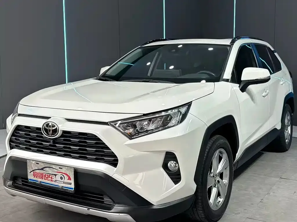Toyota RAV4 2021 из CN, фото 1