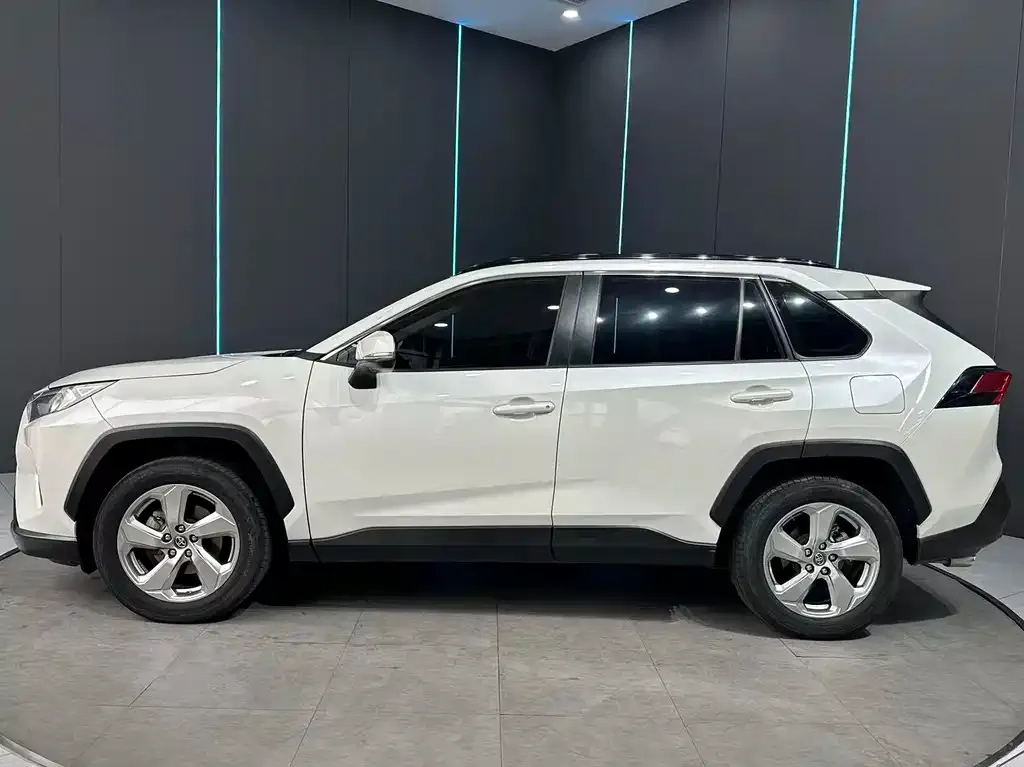 Toyota RAV4 2021 из CN, фото 4