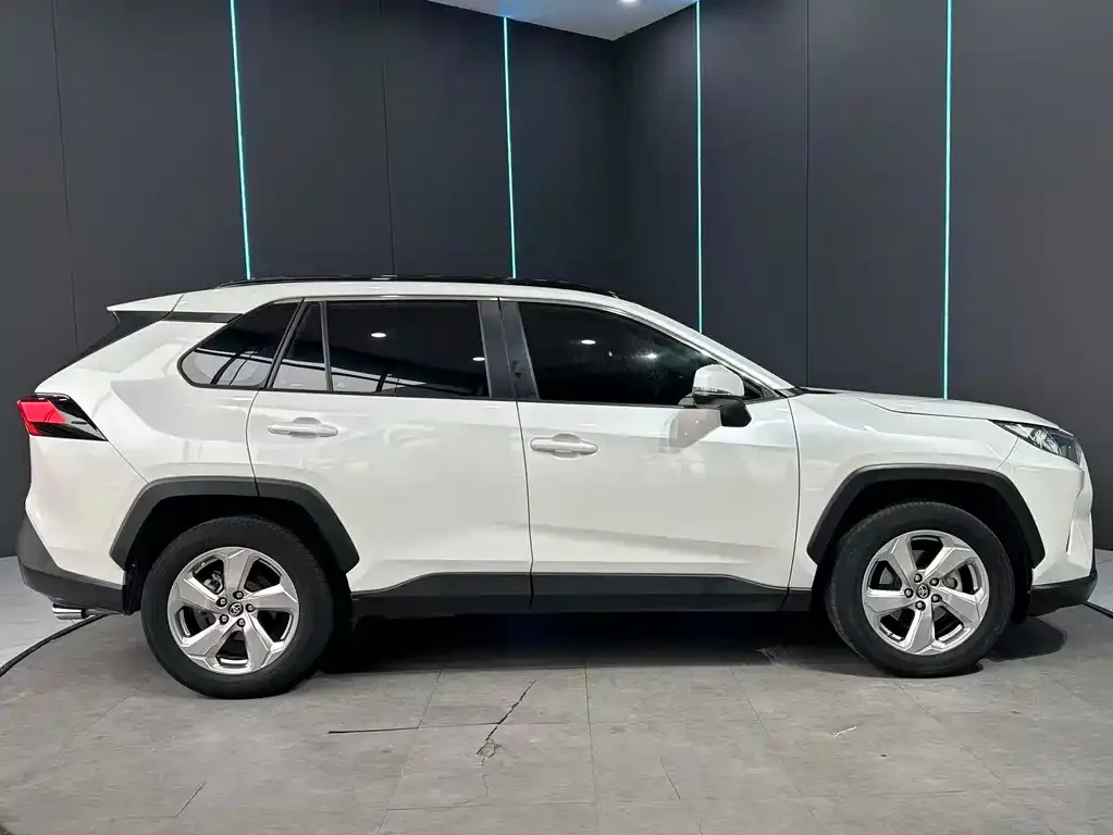 Toyota RAV4 2021 из CN, фото 3