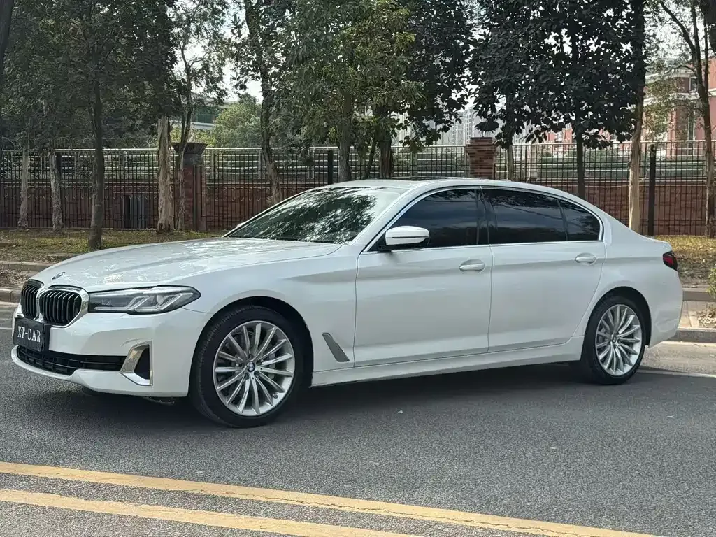 BMW 5 Series — фото 1