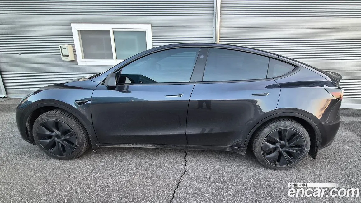 Tesla Model Y — фото 10