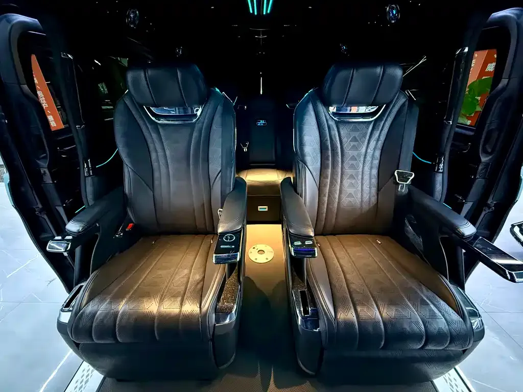 Mercedes-Benz V-Class 2023 из CN, фото 4