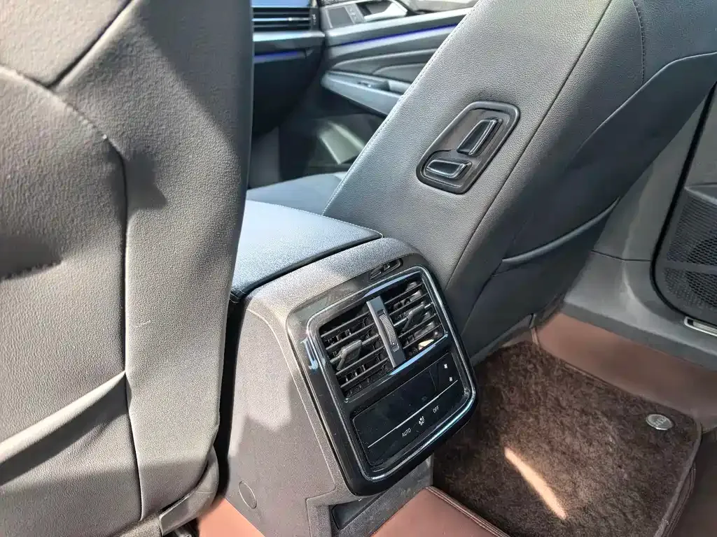 Volkswagen Passat 2024 из CN, фото 4