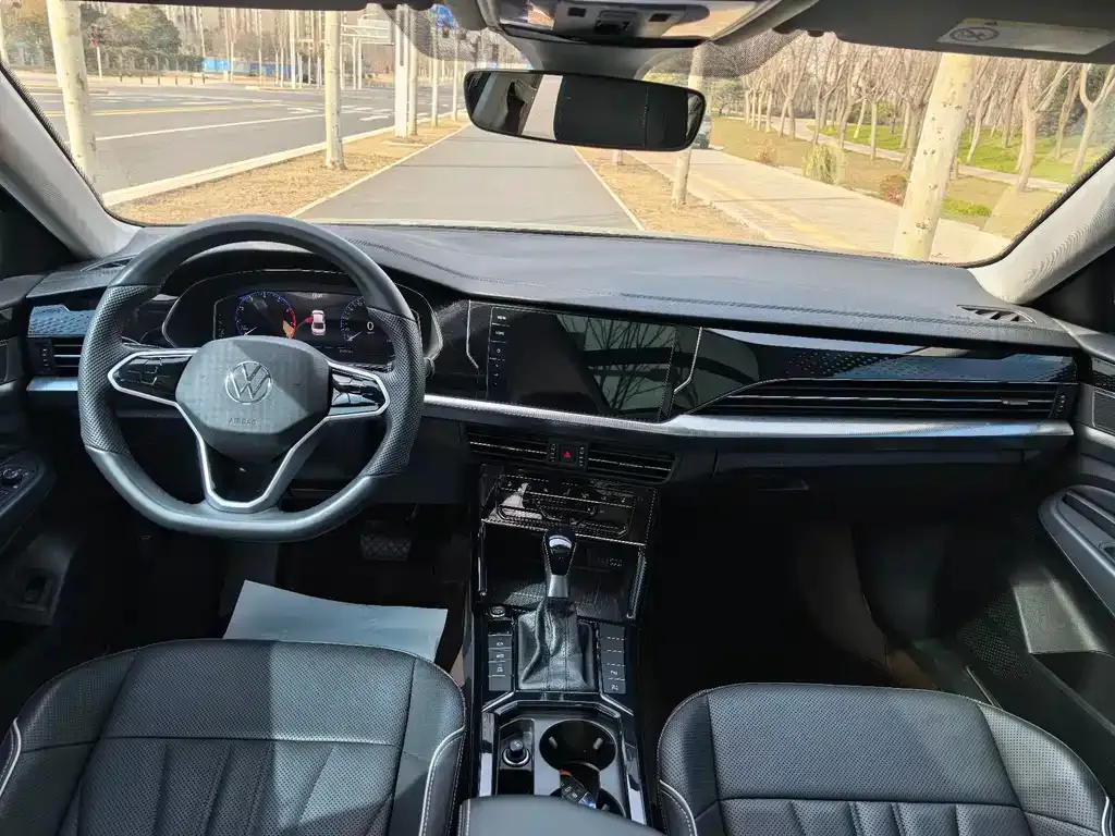 Volkswagen Passat 2024 из CN, фото 2