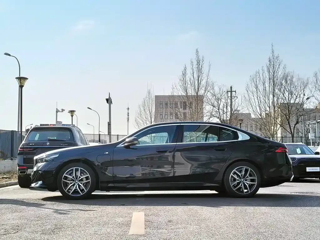 BMW i5 — фото 7