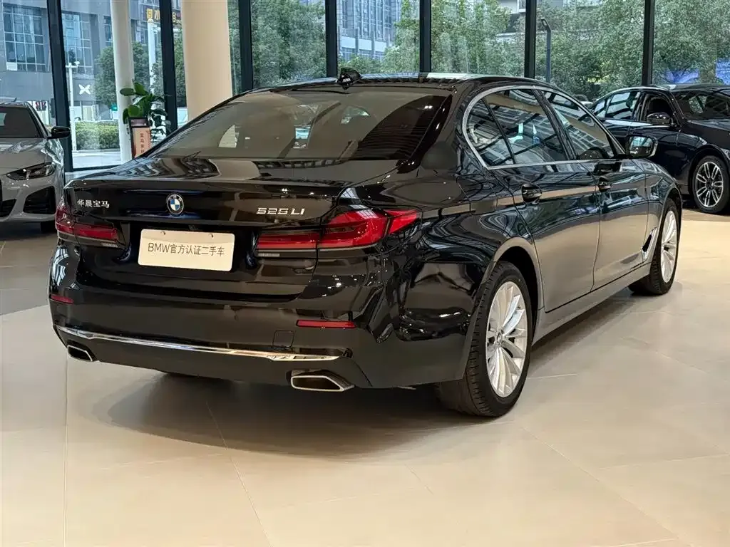 BMW 5 Series — фото 10