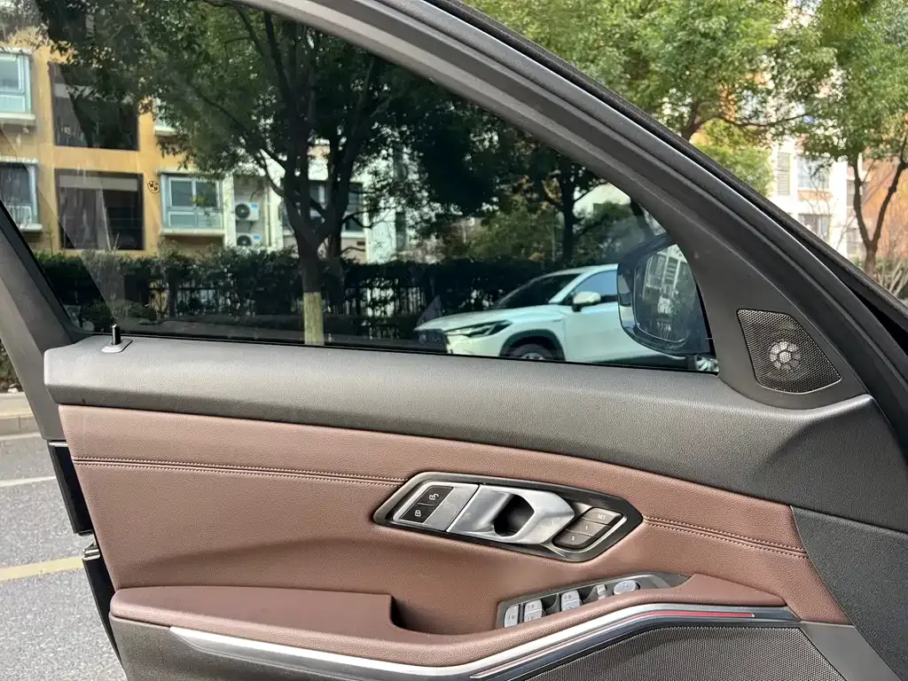BMW 3 Series 2023 из CN, фото 8