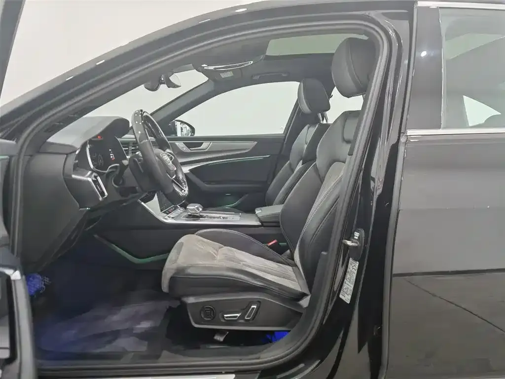 Audi A6L 2023 из CN, фото 3
