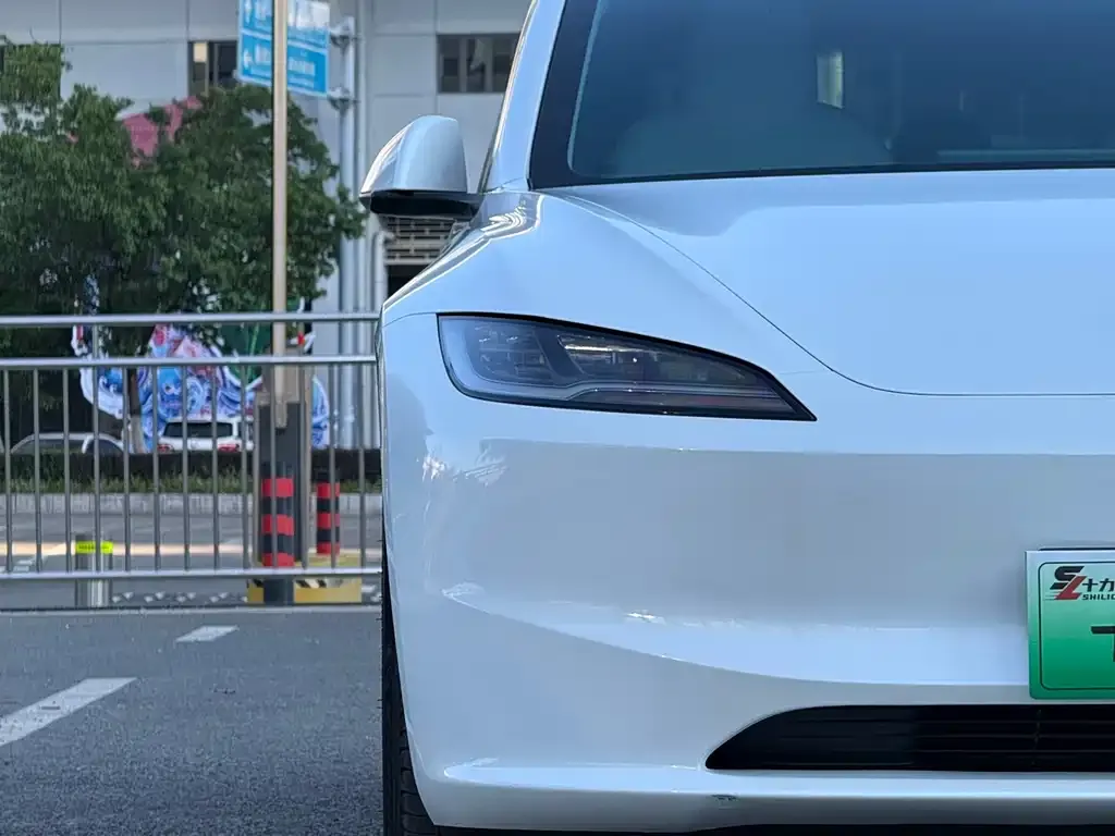 Tesla Model 3 — фото 3
