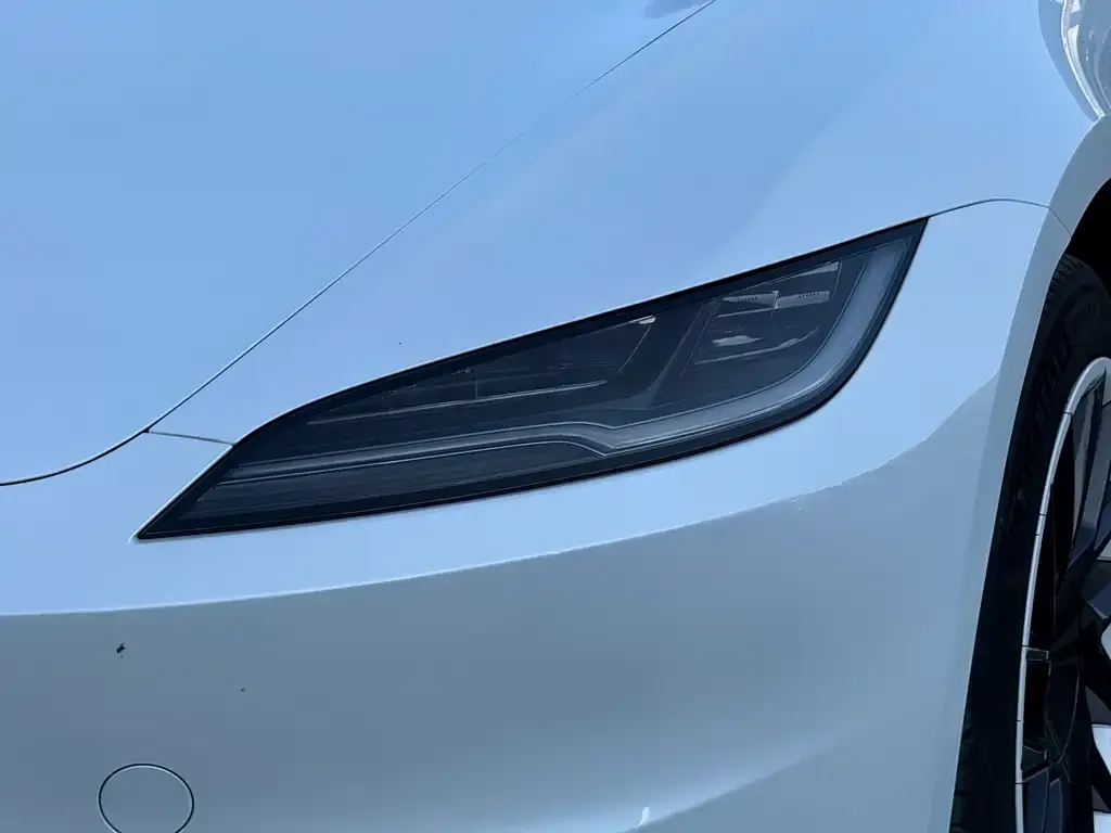 Tesla Model 3 — фото 4