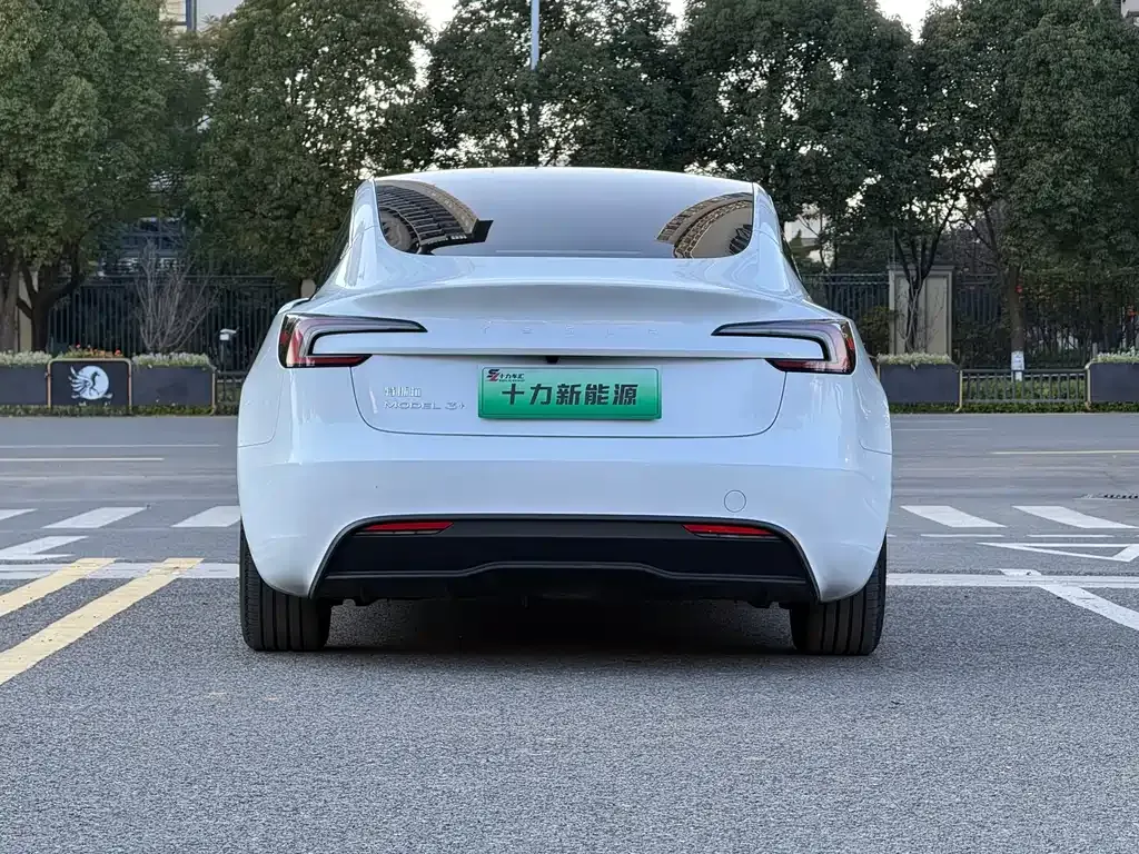 Tesla Model 3 — фото 9