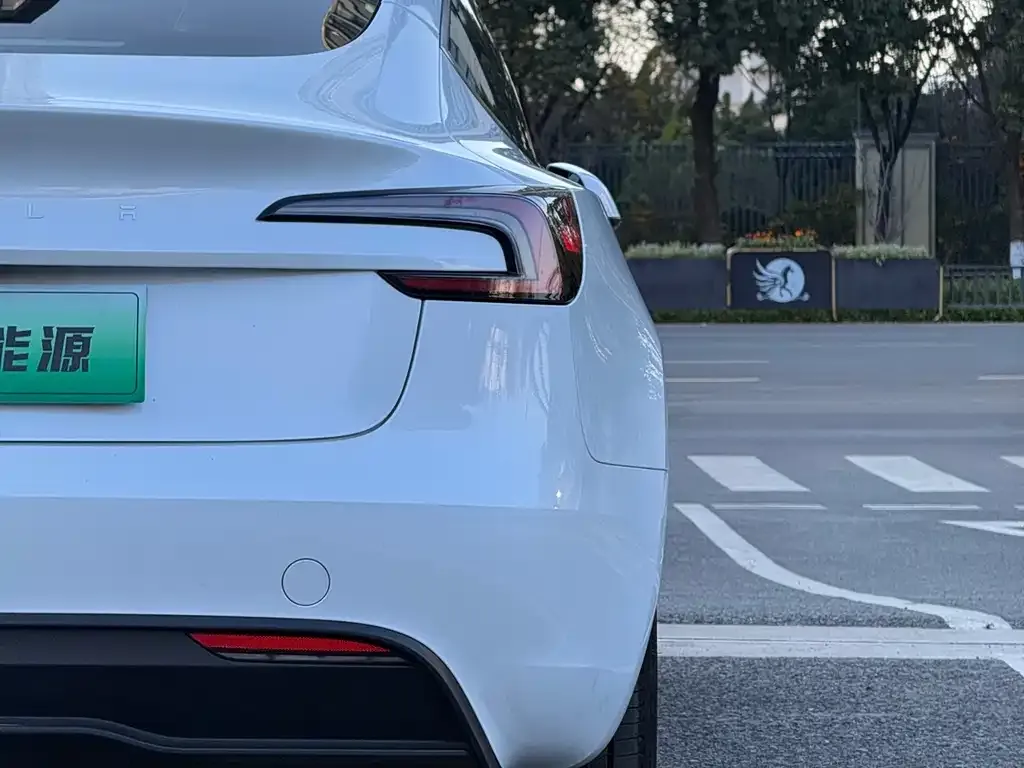 Tesla Model 3 — фото 7