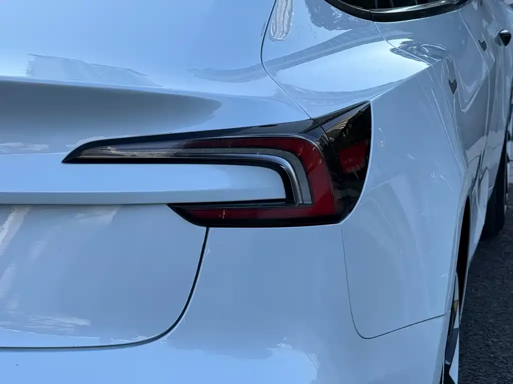 Tesla Model 3 — фото 2