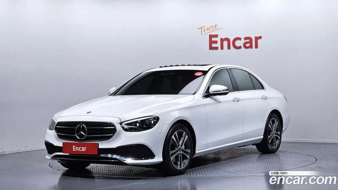 Mercedes-Benz E-Class — фото 1