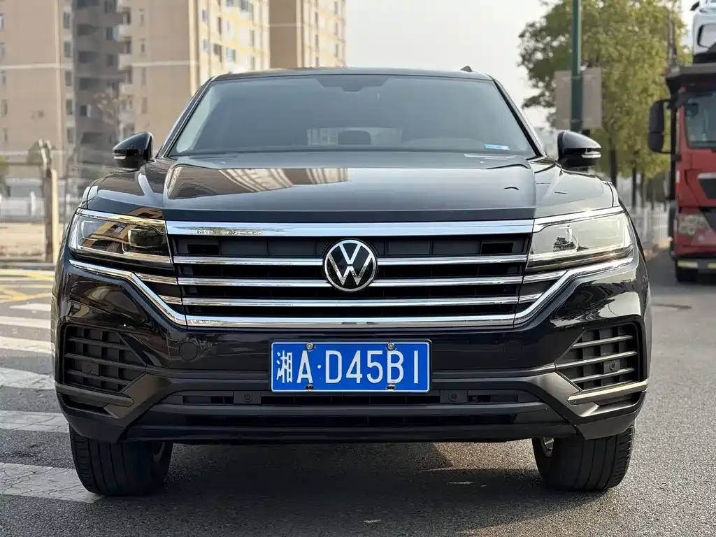 Volkswagen Touareg — фото 6