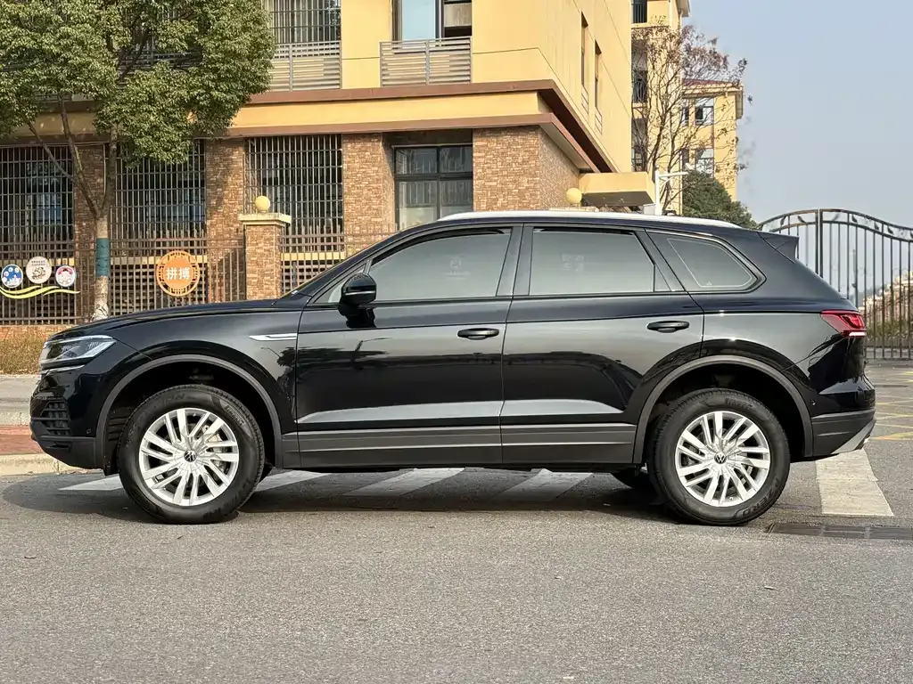 Volkswagen Touareg — фото 9