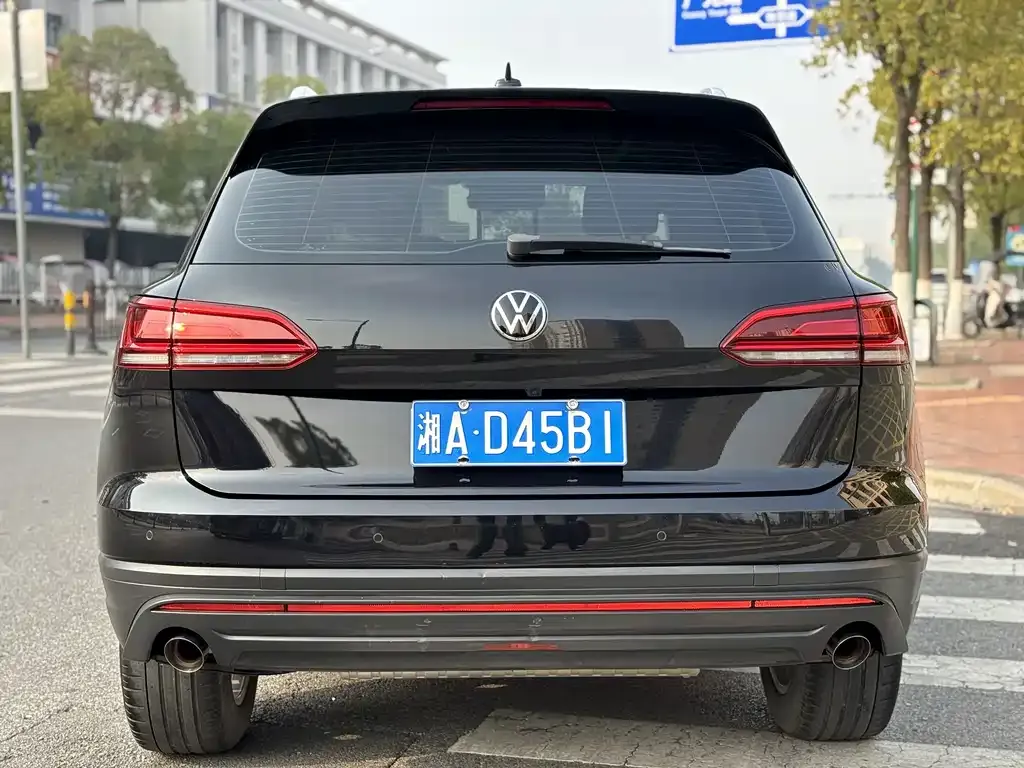Volkswagen Touareg — фото 5