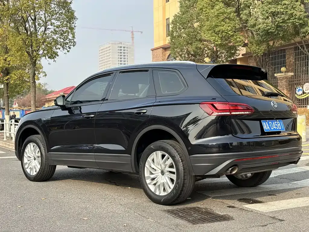 Volkswagen Touareg — фото 4