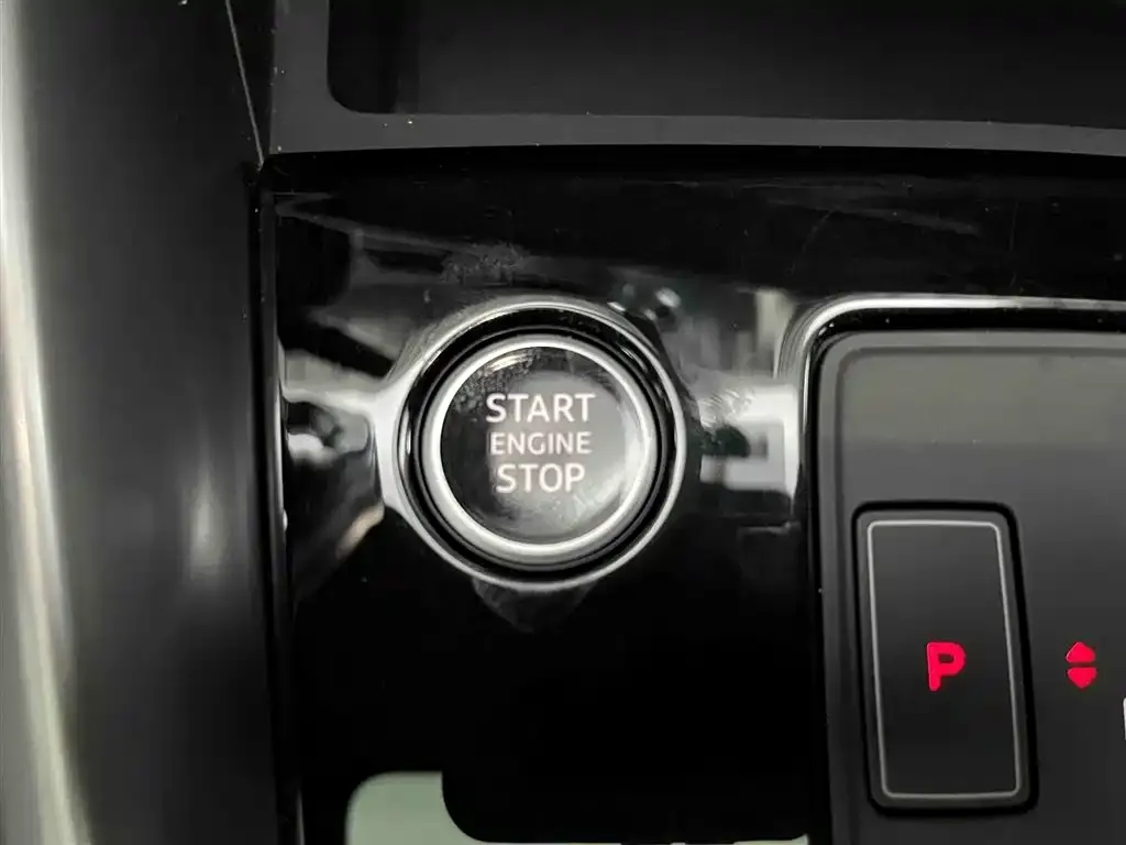 Audi A3 2023 из CN, фото 2