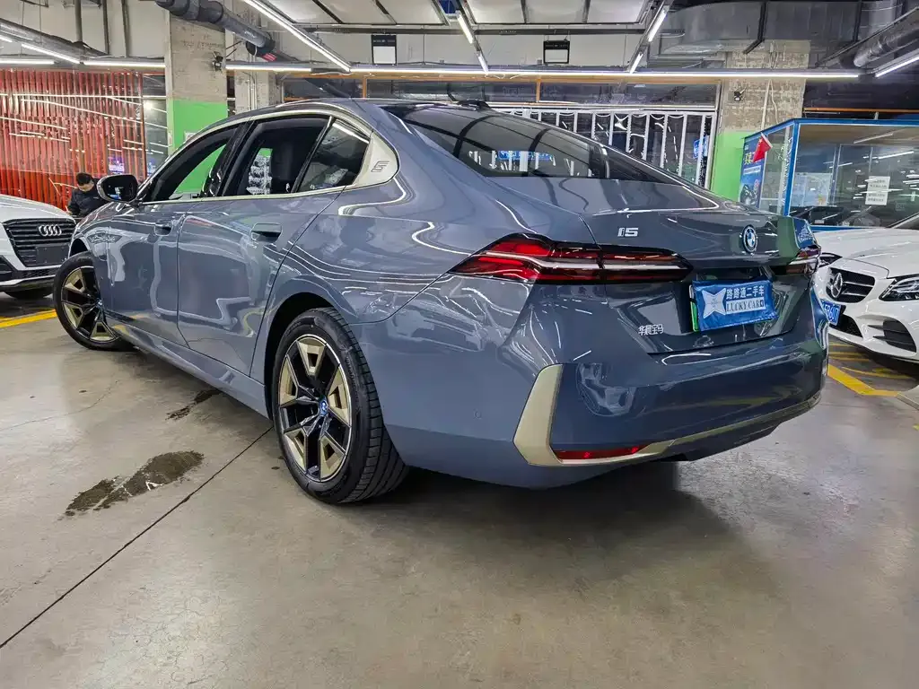 BMW i5 — фото 3