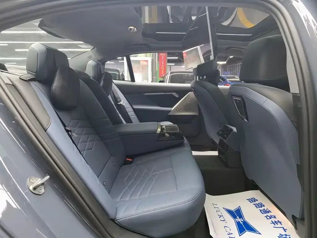 BMW i5 — фото 10
