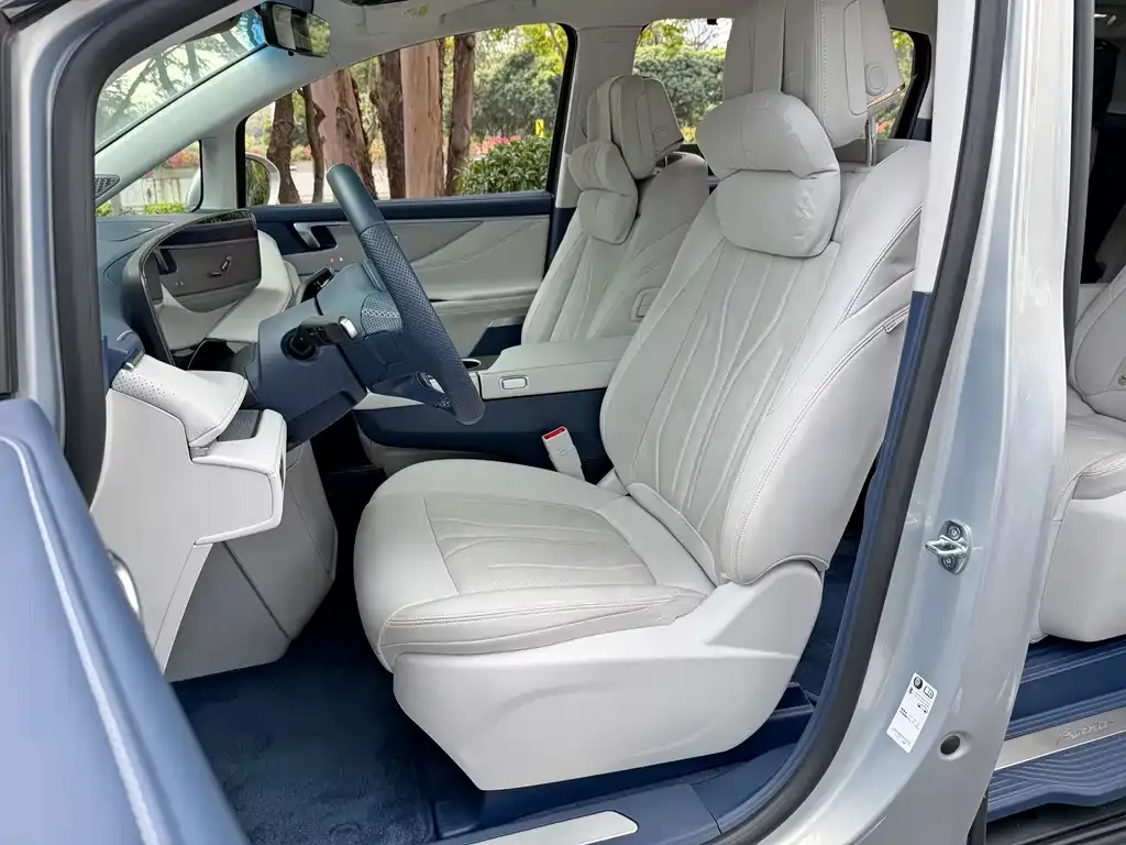 Buick GL8 Hybrid — фото 9