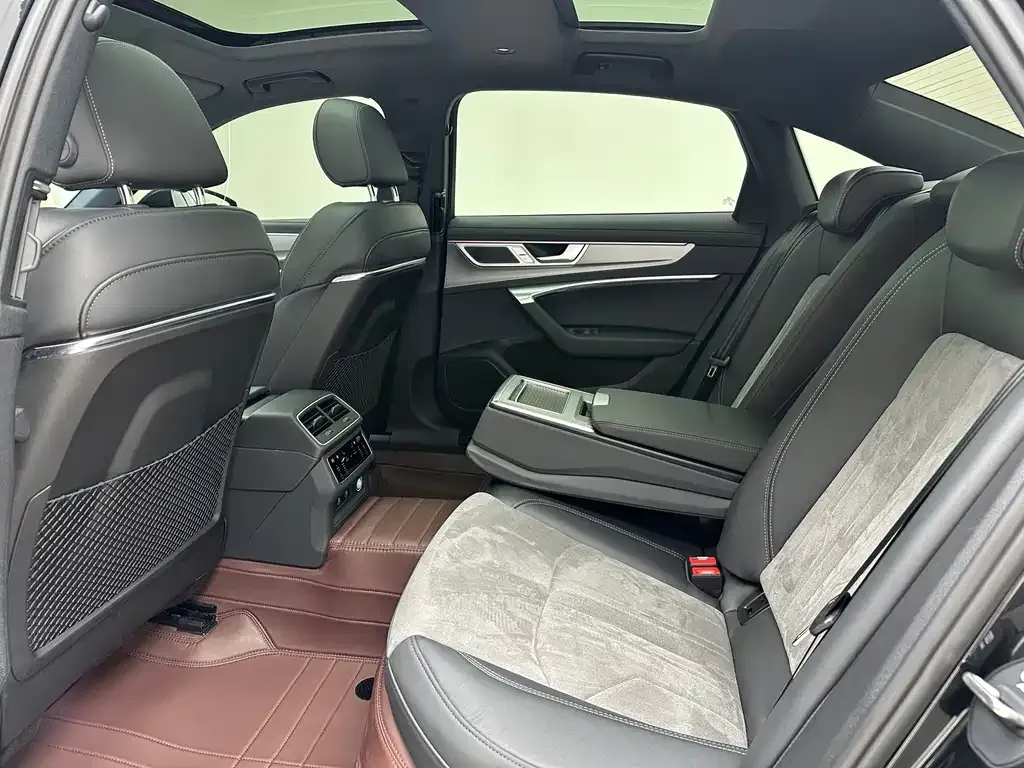 Audi A6L 2024 из CN, фото 9