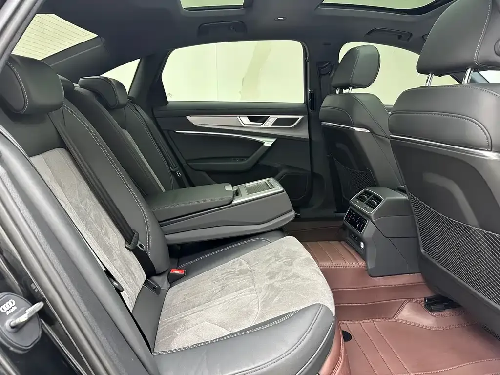 Audi A6L 2024 из CN, фото 8
