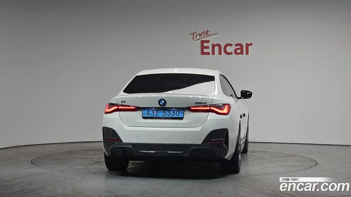 BMW i4 — фото 4