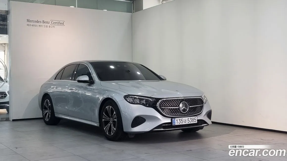 Mercedes-Benz E-Class — фото 1