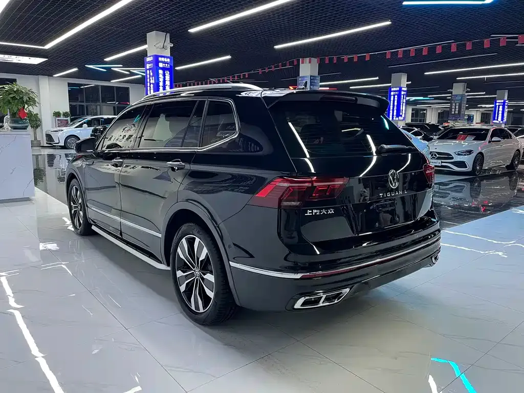 Volkswagen Tiguan L — фото 10
