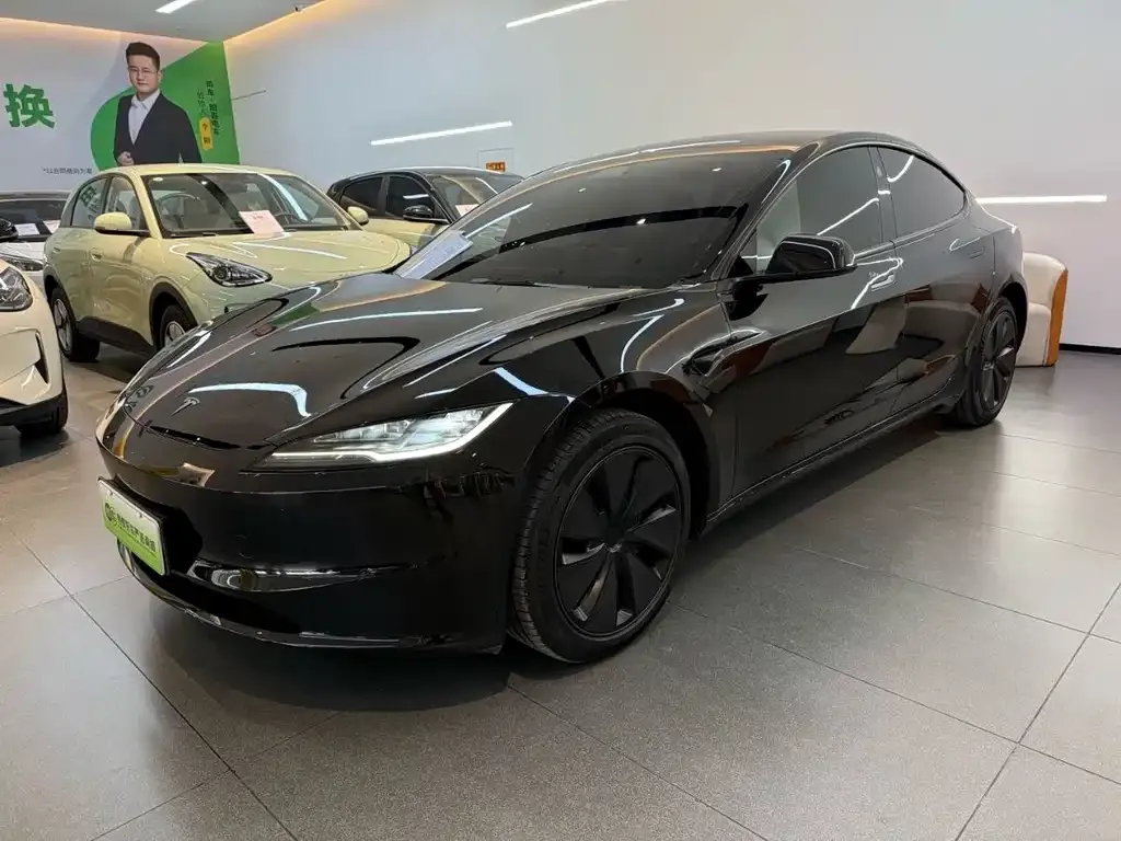 Tesla Model 3 — фото 1