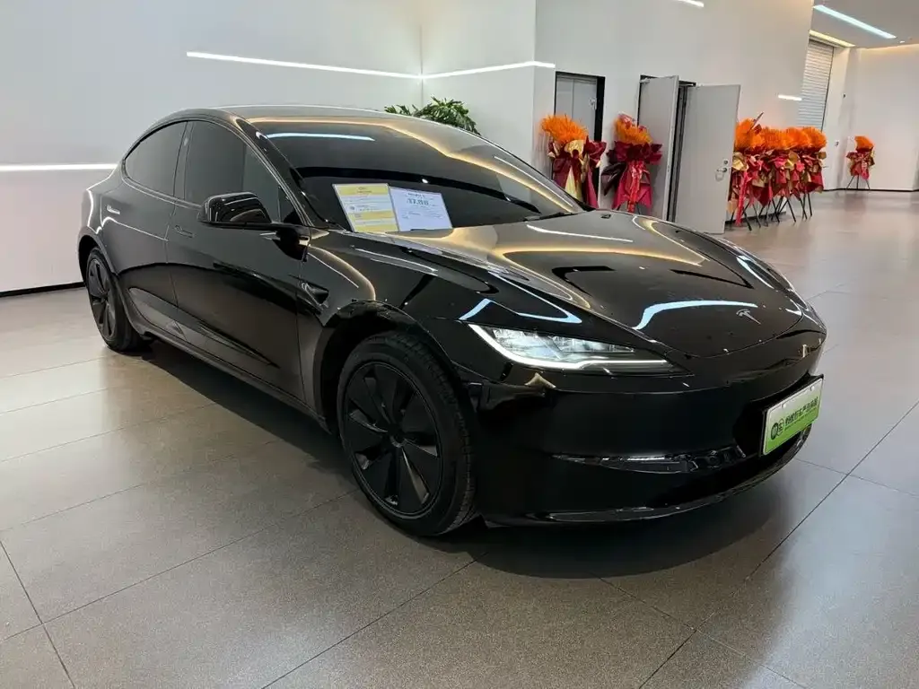 Tesla Model 3 — фото 4