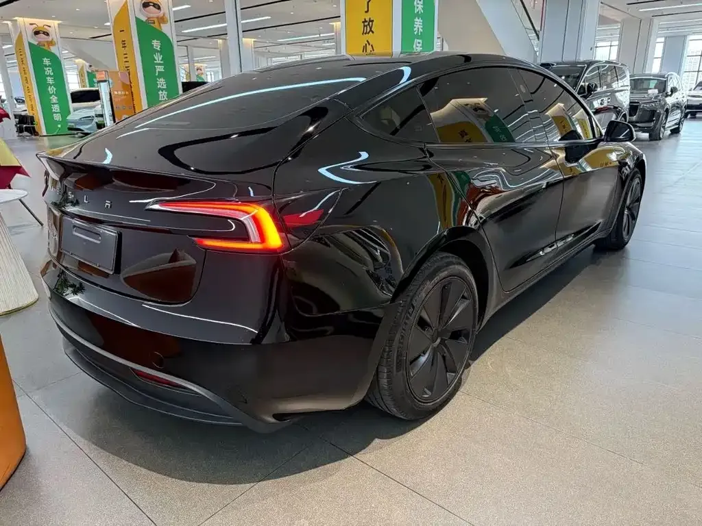 Tesla Model 3 — фото 5