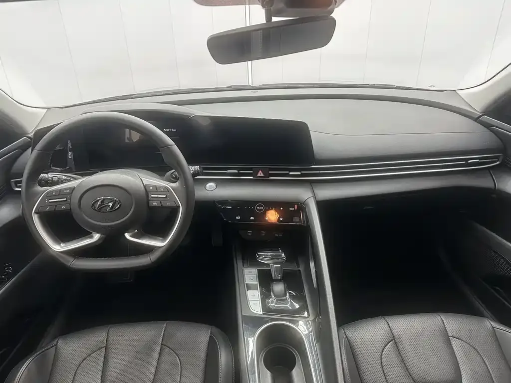 Hyundai Elantra 2022 из CN, фото 10