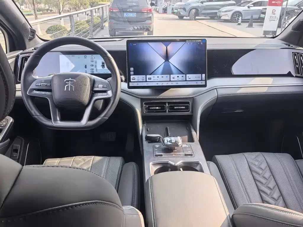 BYD L DM-i — фото 7
