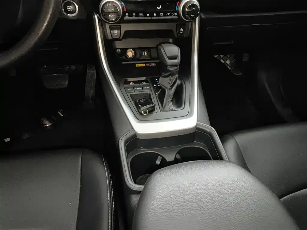 Toyota RAV4 2024 из CN, фото 5